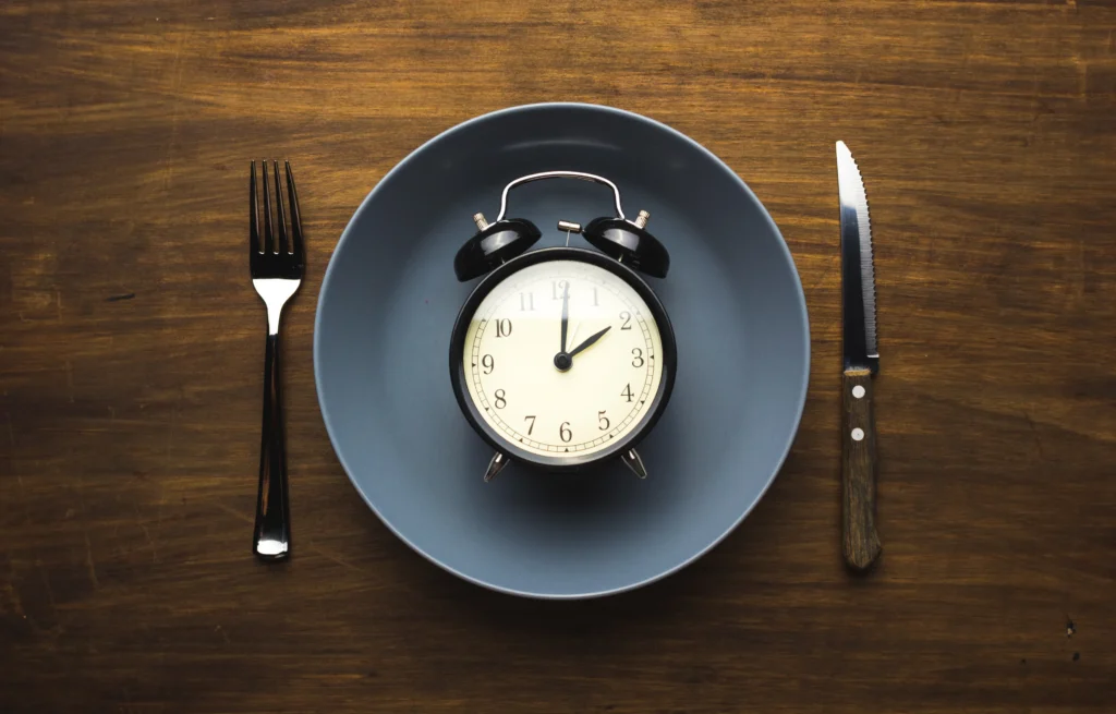 A clock on a plate.